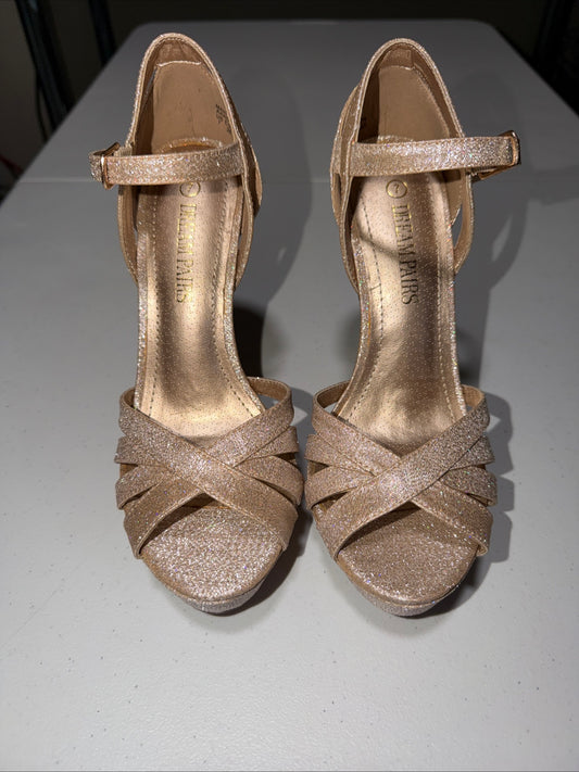 Dream Pairs women’s fashion ankle strap platform heel sandals in gold- Size 7