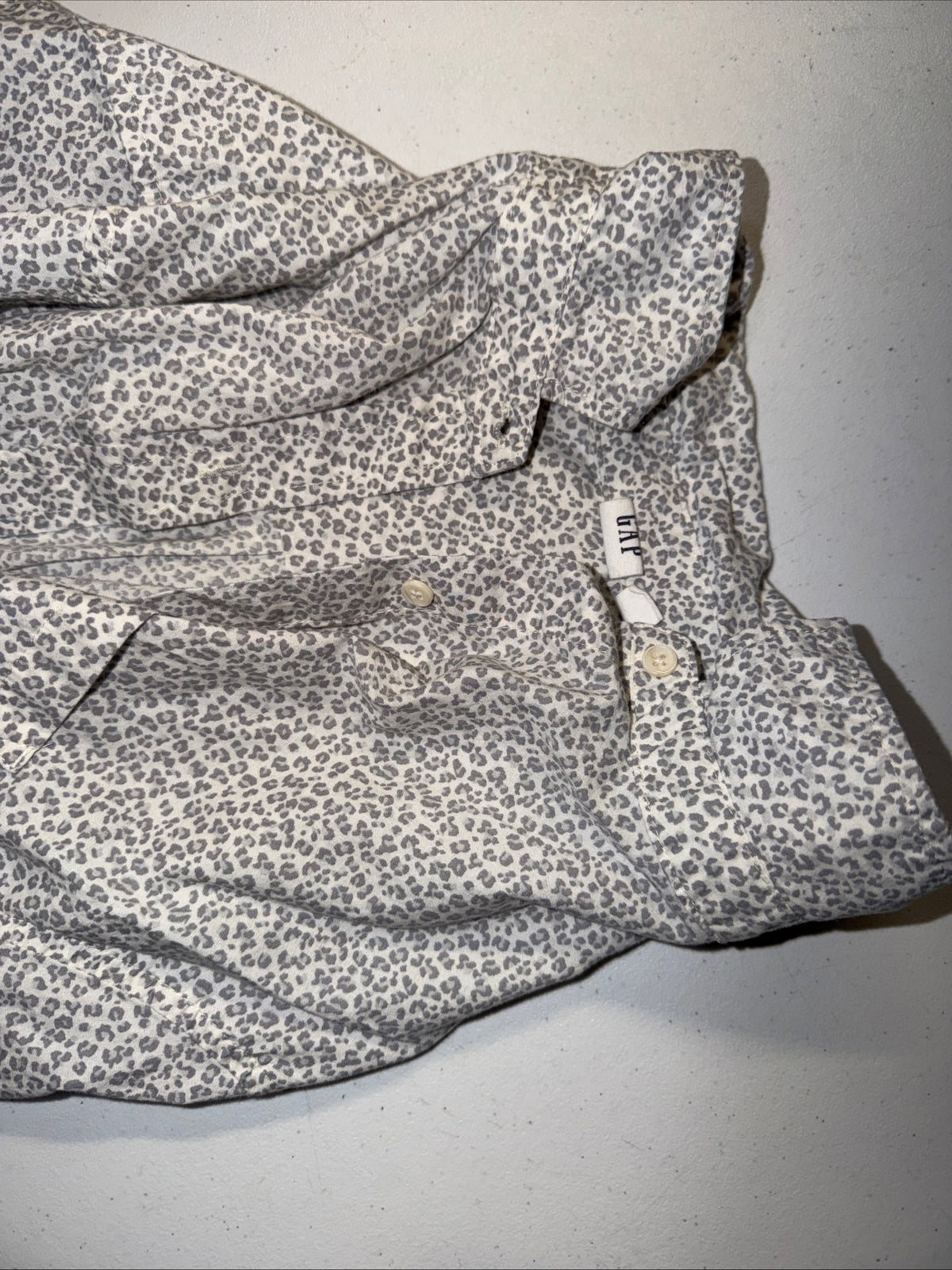 Gap Women’s Grey Leopard Print Button-Down Long Sleeve Blouse- Size XL