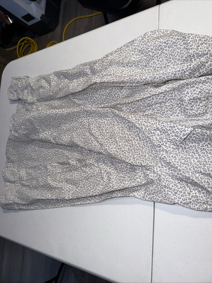Gap Women’s Grey Leopard Print Button-Down Long Sleeve Blouse- Size XL