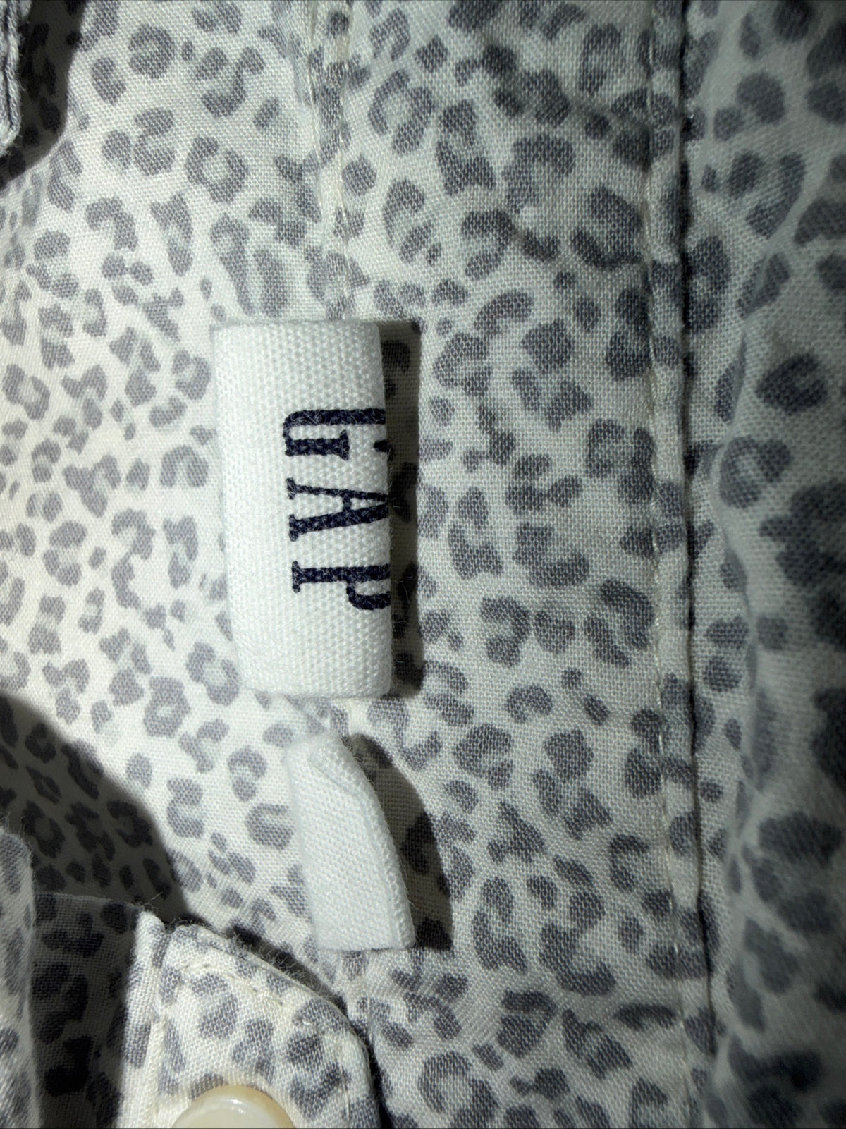 Gap Women’s Grey Leopard Print Button-Down Long Sleeve Blouse- Size XL