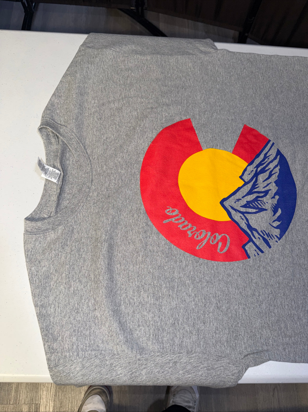 Colorado State Flag Mountain Graphic T-Shirt - Gray Unisex Size L