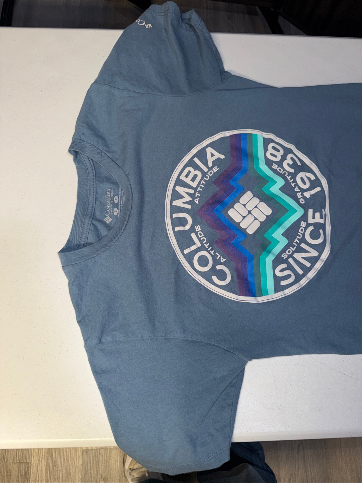Colombia SportsWear Retro Circle Mountain Logo Graphic Tee Blue Size S For Men